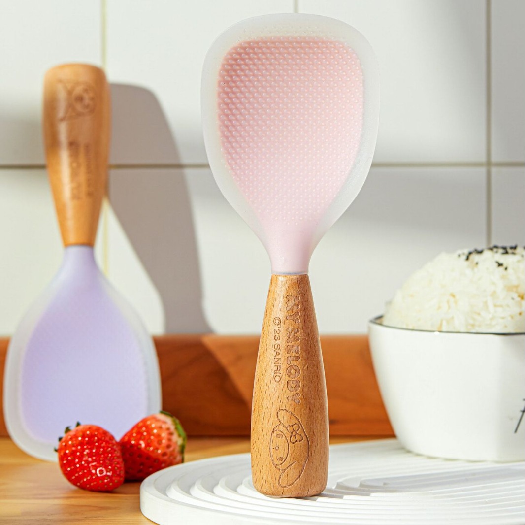 東莞<a href='http://m.essaysdude.com/Products/shuangseguijiaoweizu.html' class='keys' title='點(diǎn)擊查看關(guān)于硅膠制品廠的相關(guān)信息' target='_blank'>硅膠制品廠</a>:硅膠餐具與塑膠日用品它們的區(qū)別 東莞硅膠制品廠:硅膠餐具與塑膠日用品它們的區(qū)別